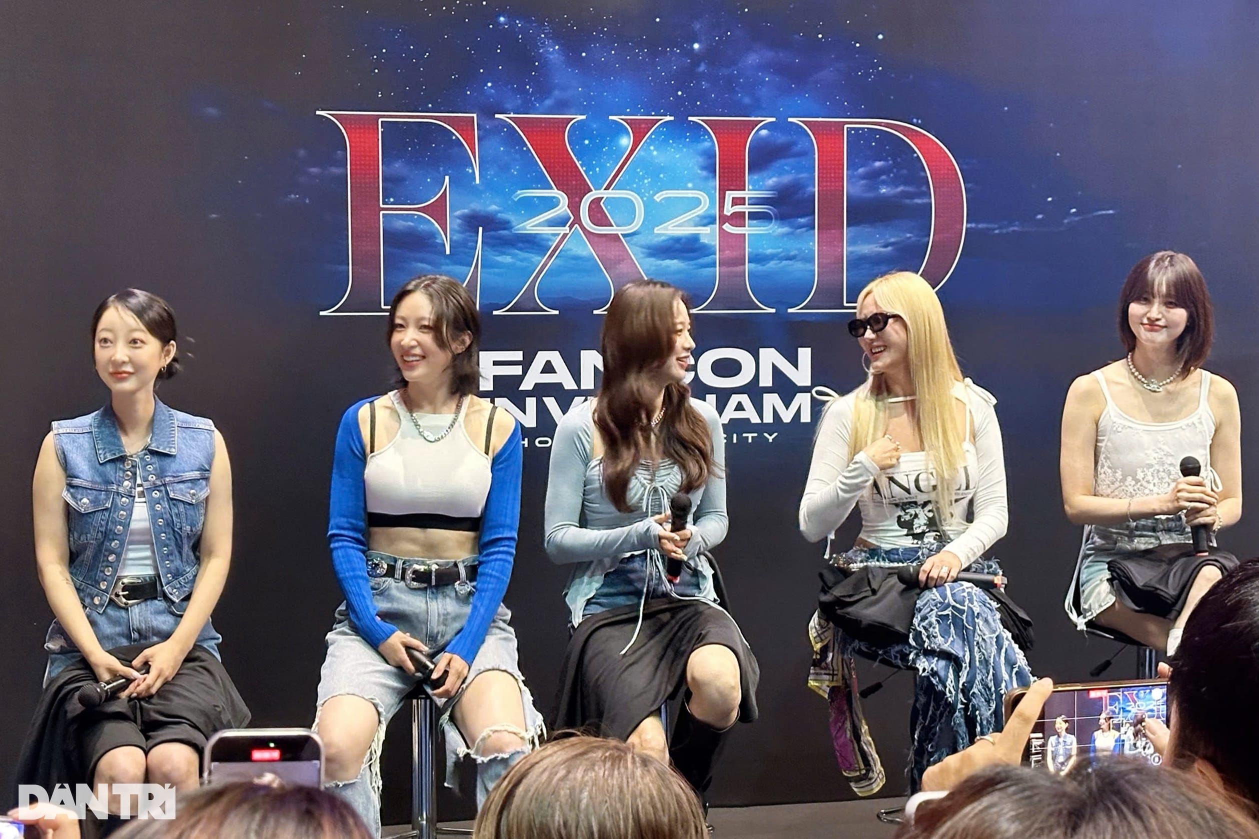 EXID giao lưu cùng truyền thông tại TPHCM