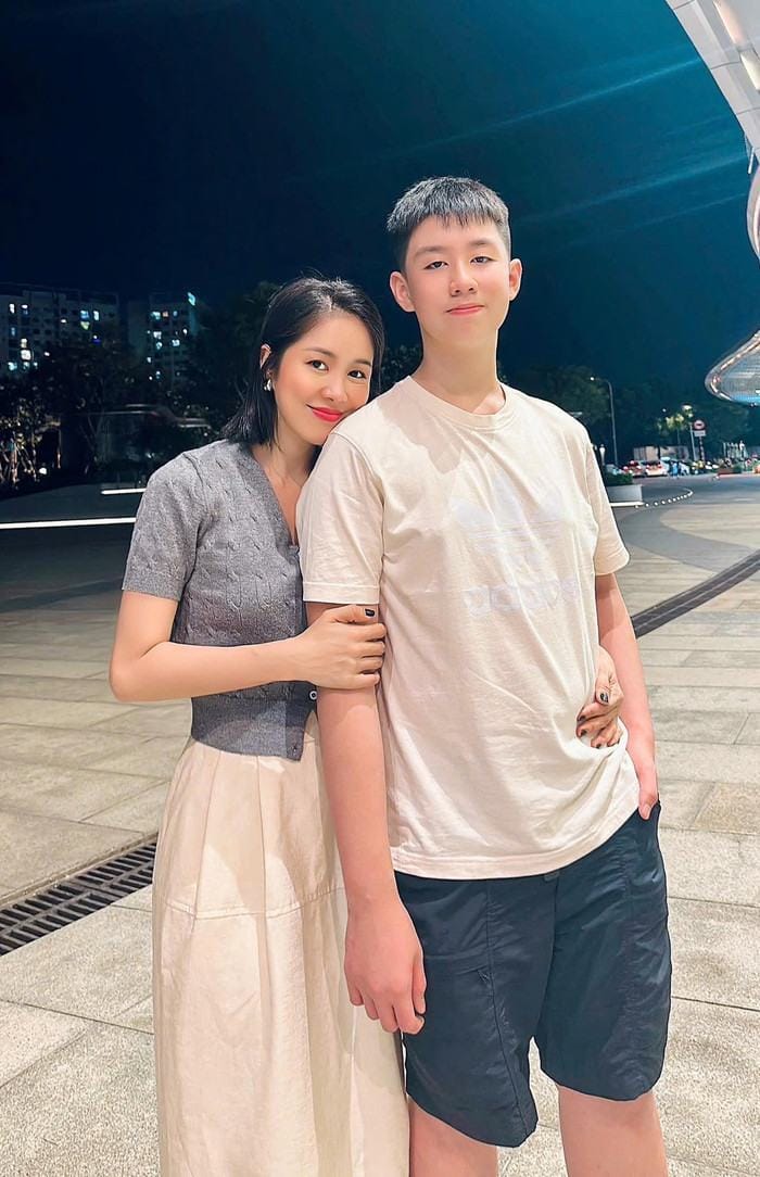 Lê Phương và con trai Thiên Quân.