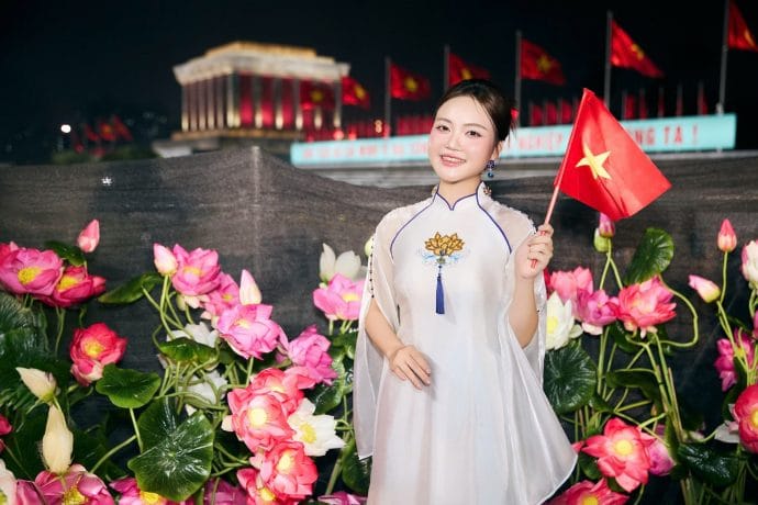 Hà Quỳnh Như tự hào khi được hát mở màn trên VTV