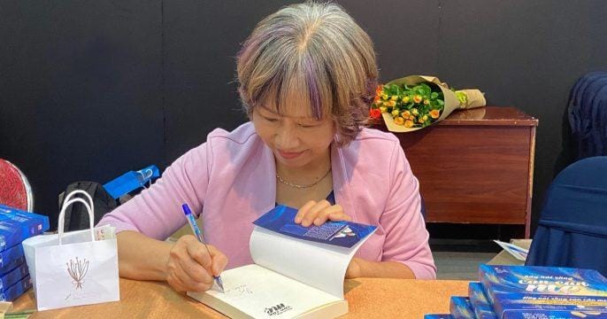 “Hãy nói rằng con cần mẹ”: Cuốn sách đánh thức tình yêu thương và sự đồng hành