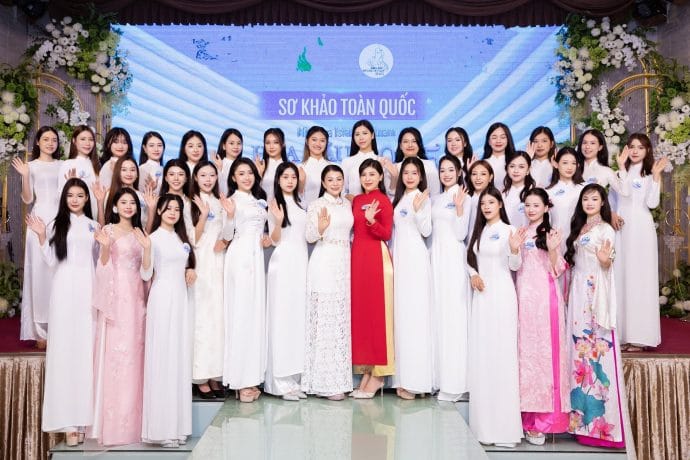 Các thí sinh tham gia vòng sơ khảo toàn quốc của cuộc thi Hoa hậu Biển đảo Việt Nam