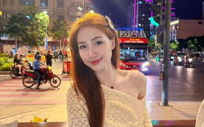 Hòa Minzy: Áp lực showbiz và nỗi đau sức khỏe không lời than