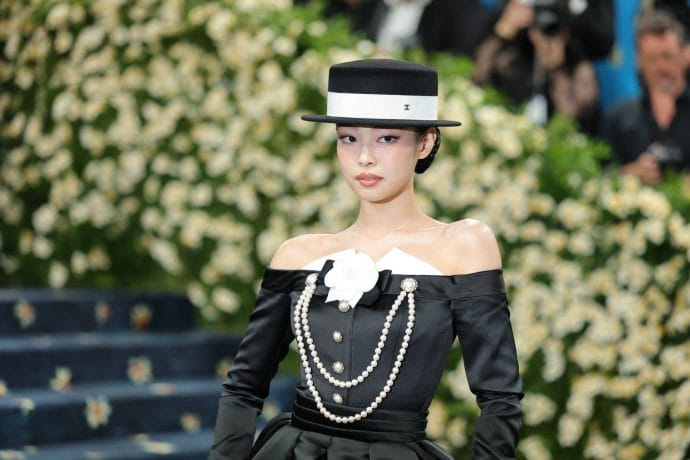 Met Gala 2025: Bộ 3 Jennie - Rosé - Lisa càn quét "thảm xanh" sự kiện- Ảnh 2.