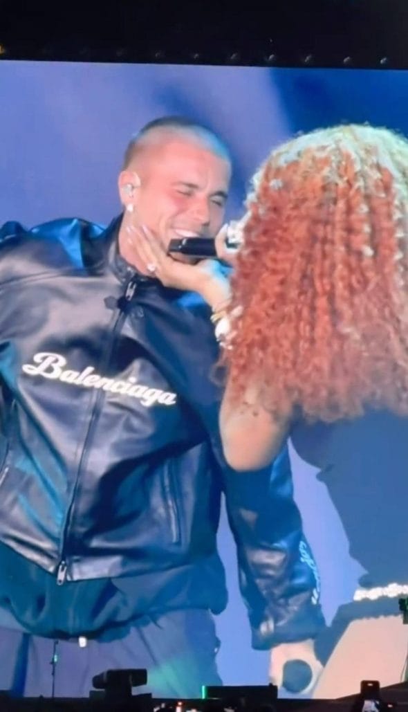 Justin Bieber xuất hiện trên sân khấu và biểu diễn cùng SZA tại Los Angeles (Mỹ), ngày 24/5 (Ảnh: DM).