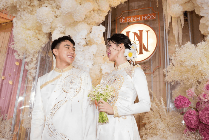 Cả hai đã có thời gian hẹn hò kín tiếng trước khi tiến tới hôn nhân.