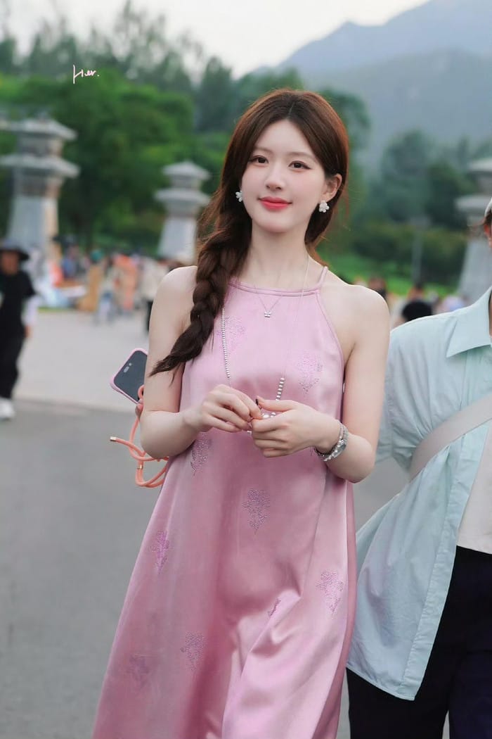 Triệu Lộ Tư sở hữu nhan sắc trong trẻo, xinh đẹp. Ảnh: Sưu tầm