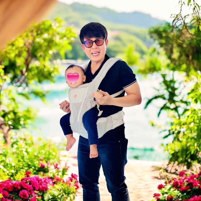 Nam diễn viên từng tiết lộ có con đầu lòng vào năm 2024. Quý tử của anh có tên là Louis. (Ảnh FBNV)