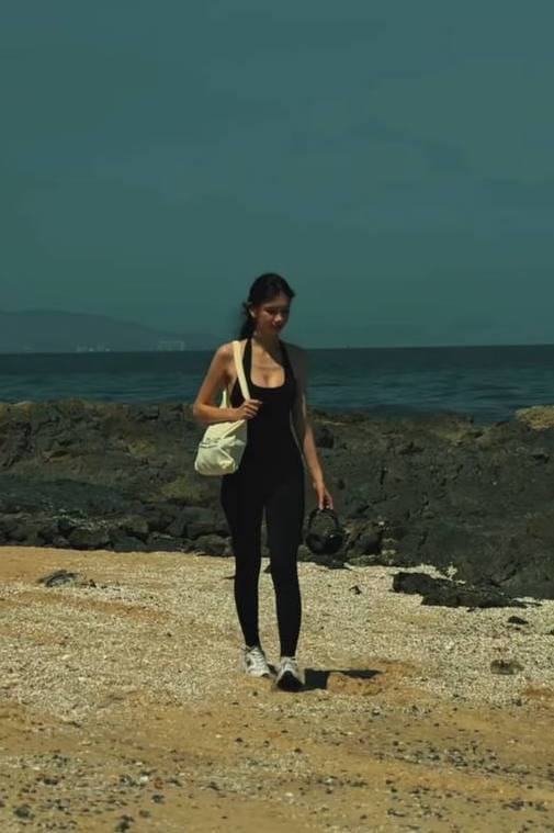 Đôi chân dài thu hút mọi ánh nhìn của Thanh Giang