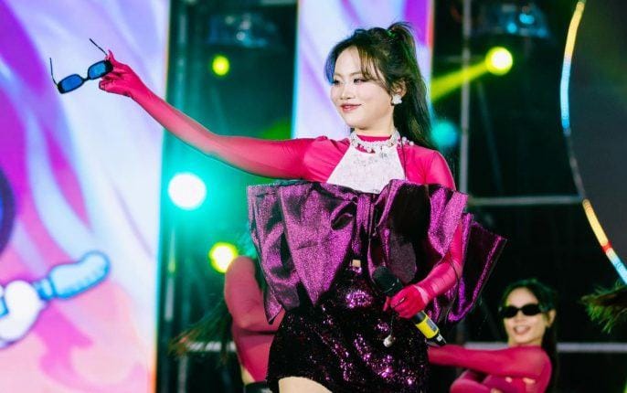 Phương Mỹ Chi ‘quăng’ kính râm vào khán giả: Khoảnh khắc đáng nhớ