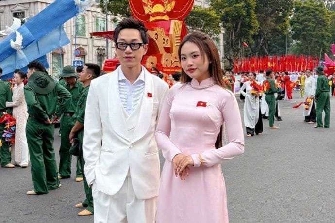 Phương Mỹ Chi và Double2T tại hậu trường lễ kỷ niệm 30/4