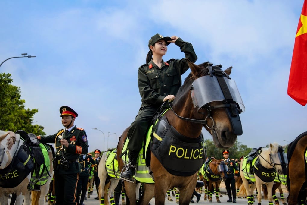 Duyên Quỳnh trình diễn ca khúc 'Viết tiếp câu chuyện hòa bình'
