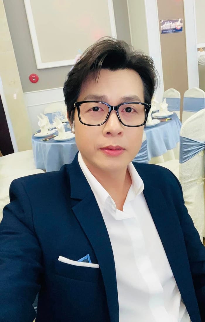 Hòa Hiệp vẫn bền bỉ hoạt động nghệ thuật hơn 20 năm qua. (Ảnh FBNV)