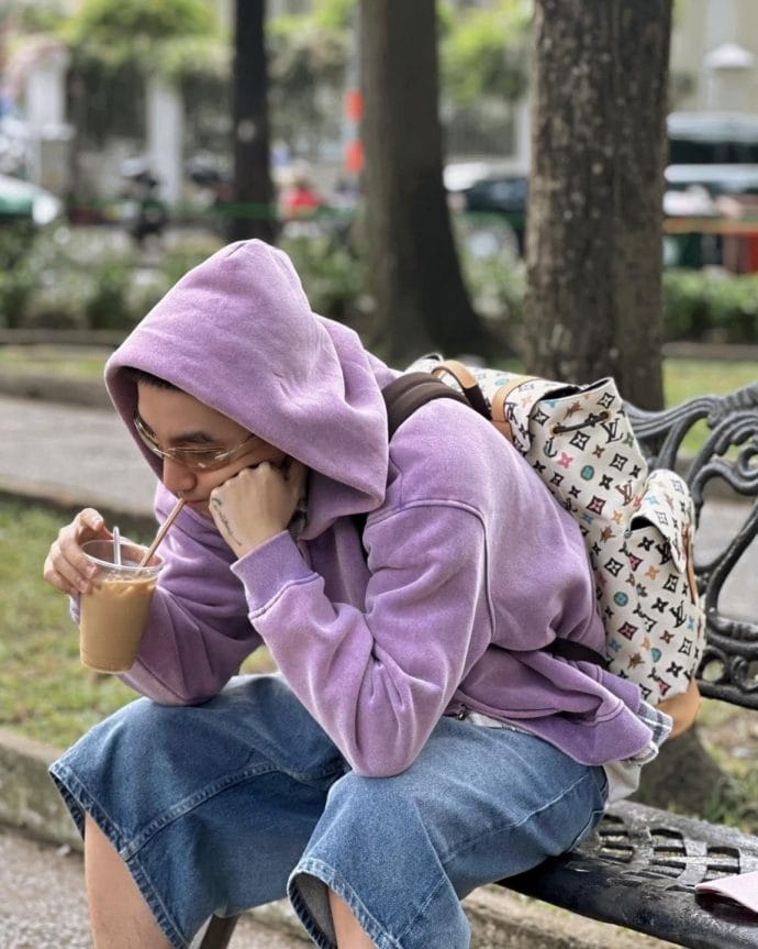 Sơn Tùng M-TP diện đồ 1,4 tỷ đồng đi chợ, đeo đồng hồ Rolex ngồi trà đá - 8