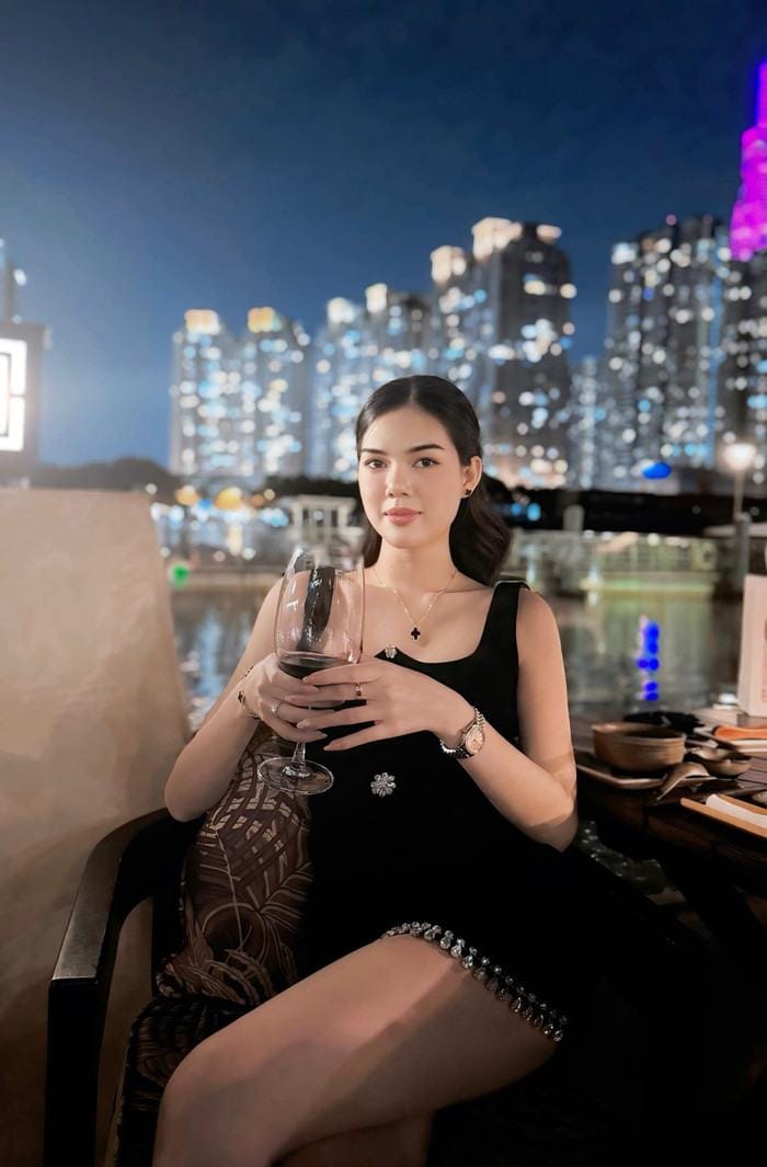 Ngọc Trinh xác nhận đã chia tay bạn trai sau hơn 1 năm hẹn hò. (Ảnh: FBNV)