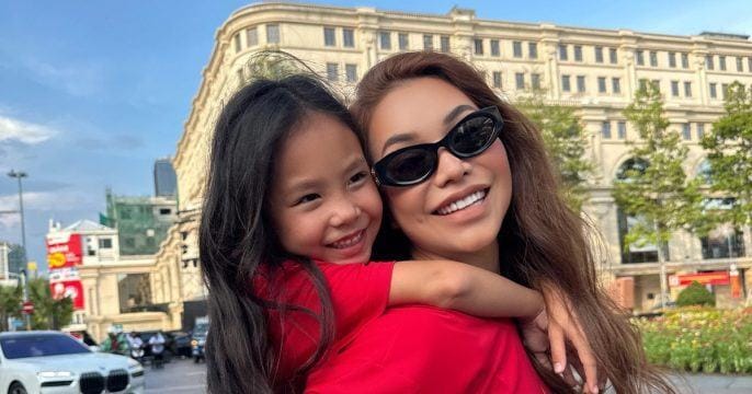 Trà Ngọc Hằng và con gái Sophia: Bộ ảnh đầy tự hào dịp lễ 30/4