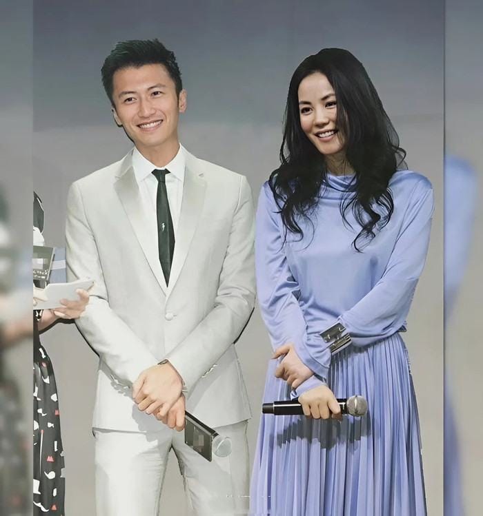 Vương Phi và Tạ Đình Phong được cho là cặp đôi đẹp của showbiz xứ Cảng thơm, cùng trải qua nhiều thăng trầm.