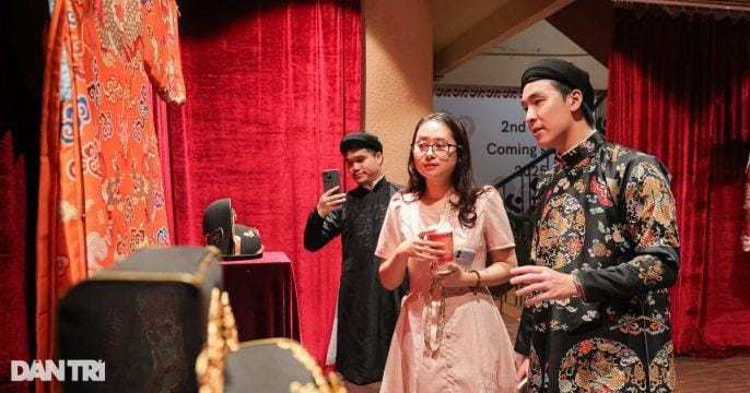 Việt phục triều Nguyễn sống lại trong triển lãm ‘Thấp thoáng vàng son’