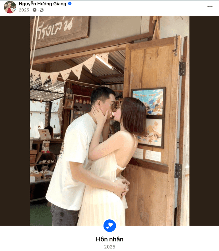 Hương Giang 'đánh úp' khi công khai trạng thái 'Đã kết hôn' với bạn trai doanh nhân.