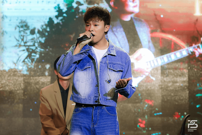 Hồ Văn Cường là ca sĩ trẻ tài năng của làng nhạc Việt, sở hữu lượng fan hùng hậu.