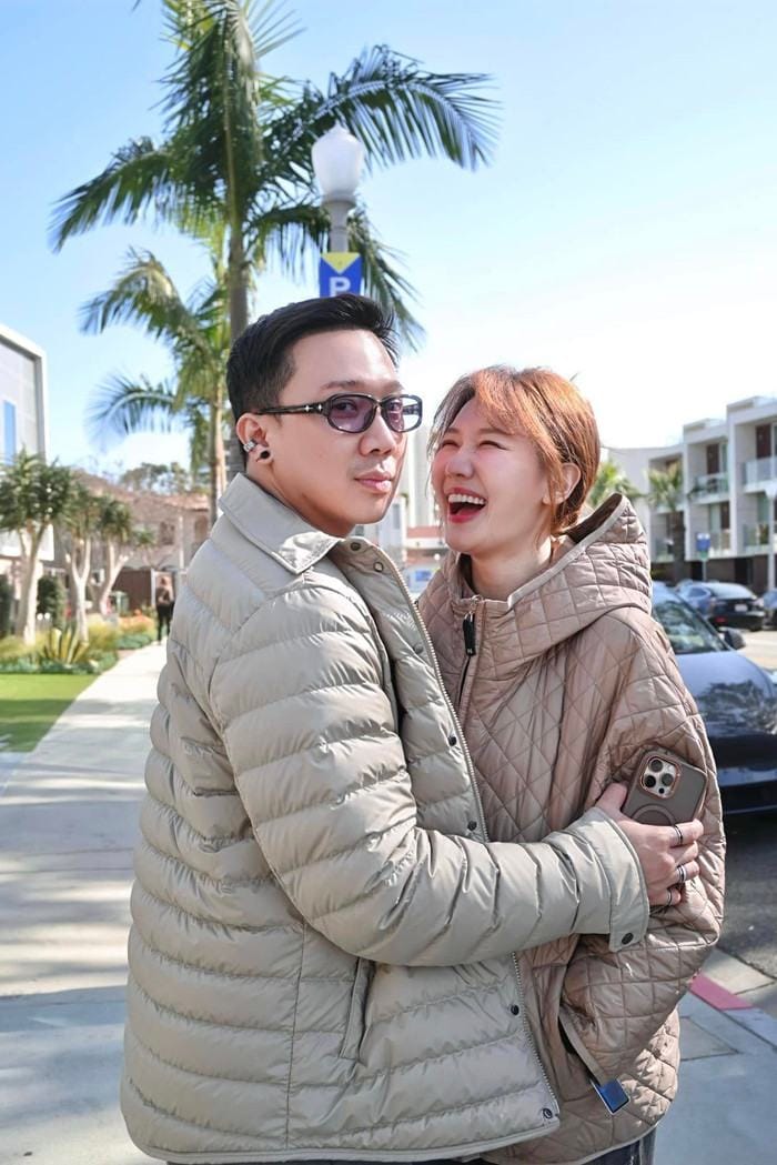 Nhiều khán giả từng tỏ ra ngưỡng mộ về cách Trấn Thành yêu thương, nâng niu Hari Won.