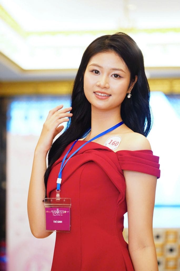 Phương Linh trong phần thi bikini