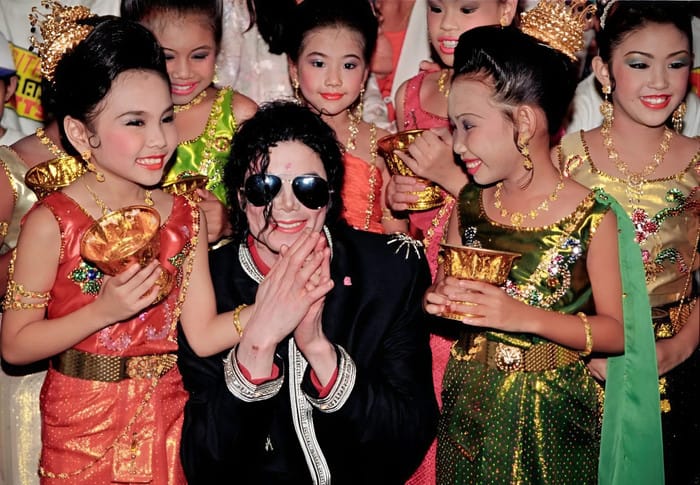 Michael Jackson trong một đêm diễn ở Thái Lan cách đây 30 năm. Ngọc Linh từng đứng chung sân khấu, hòa giọng cùng 'ông hoàng nhạc Pop'. (Ảnh sưu tầm)