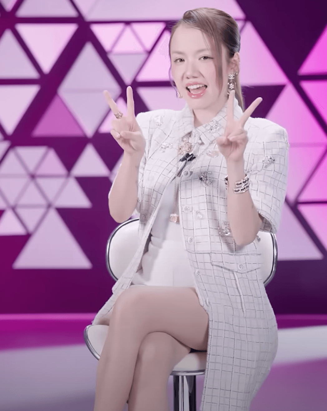 Phương Ly diện toàn đồ Chanel, giá tỷ đồng tại 'Em xinh say hi' - 3